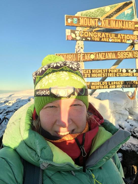 Александра Деревскова на вершине Килиманджаро, 5895 м
