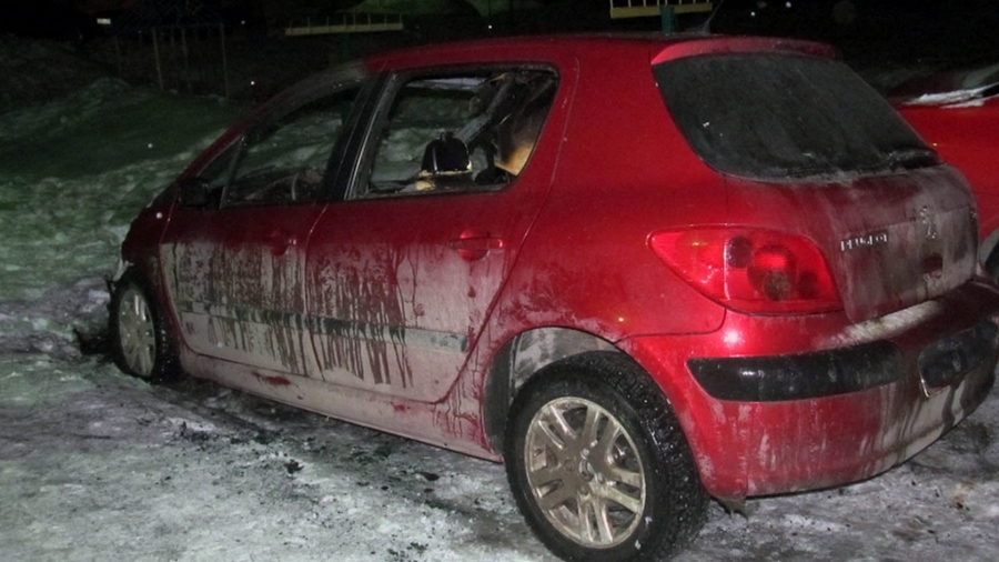 В Магнитогорске мужчина поджег автомобиль бывшей супруги | Фотография 2