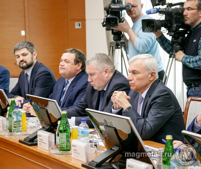 Антон Семенов