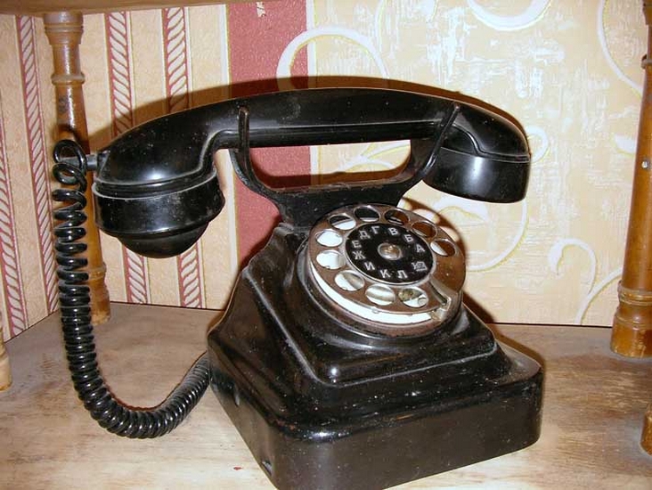 Советская 30 телефон. Телефонный аппарат СССР. Телефонный аппарат 50-х годов. Сталинский телефонный аппарат. Телефонные аппараты 60-х годов.