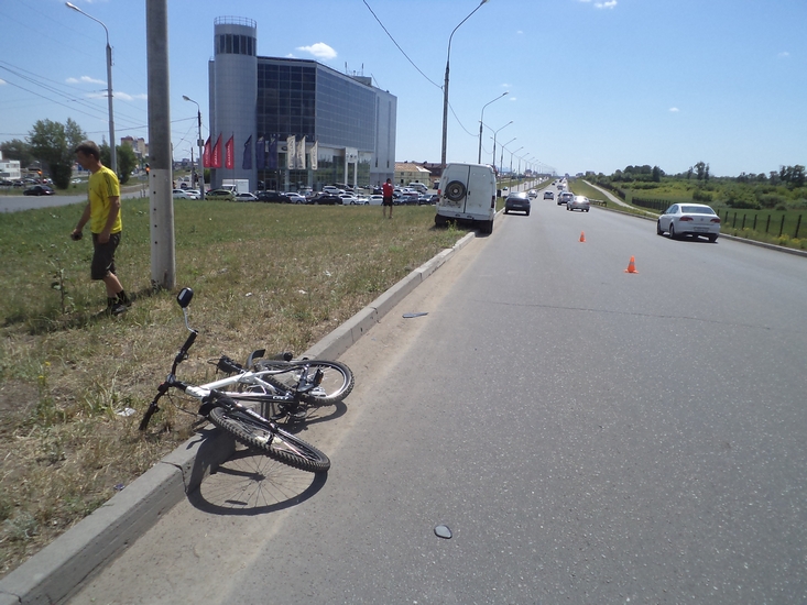 В Магнитогорске под колесами автомобиля погиб велосипедист | Фотография 1