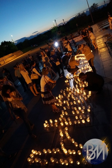 Магнитогорцы зажгли свечи памяти | Фотография 9
