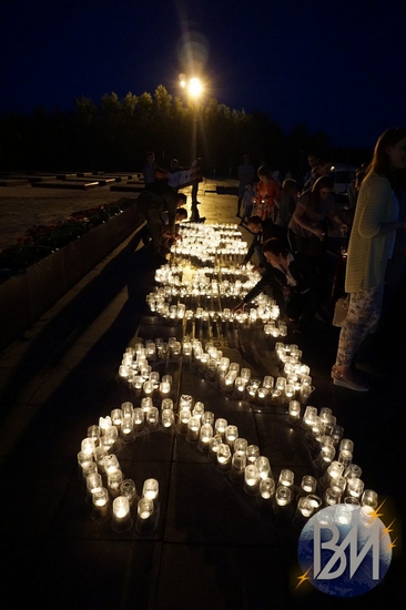 Магнитогорцы зажгли свечи памяти | Фотография 10