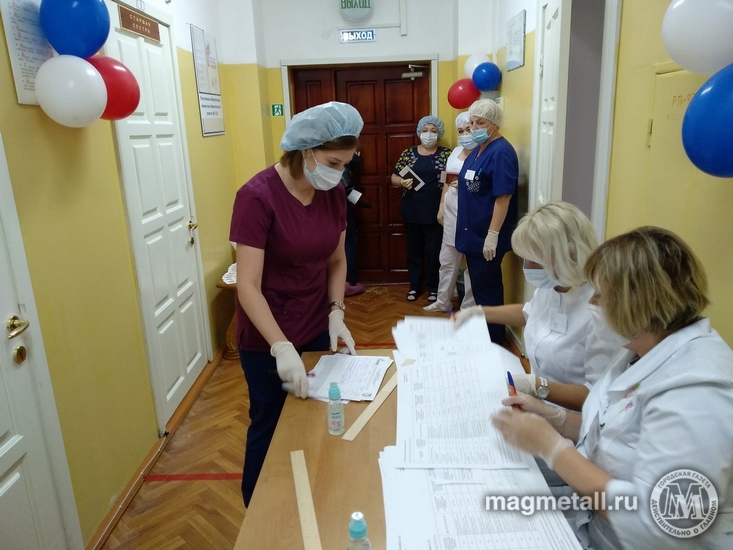 Медики голосуют на рабочем месте | Фотография 1