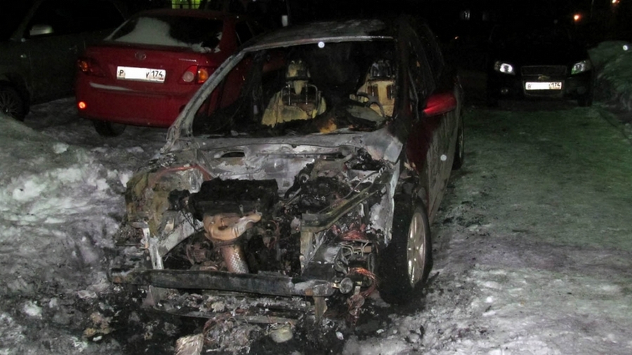 В Магнитогорске мужчина поджег автомобиль бывшей супруги | Фотография 1