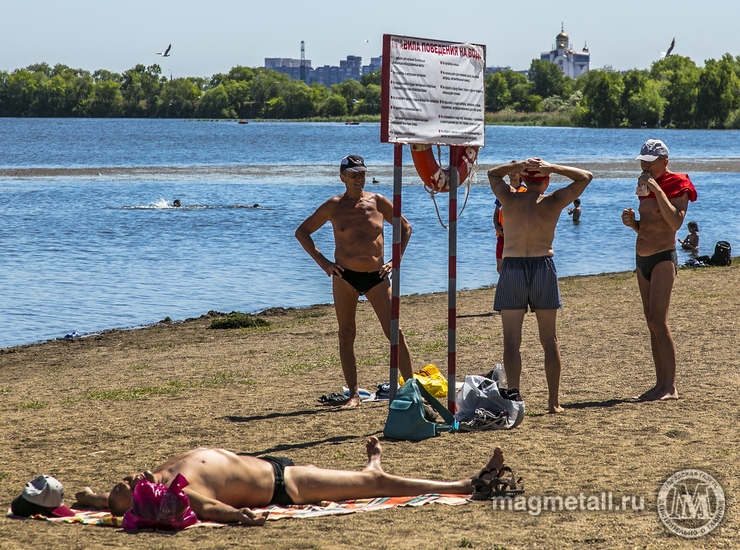 Уже третий день, как в Магнитогорске официально стартовал пляжно-купальный сезон.(фото 19)