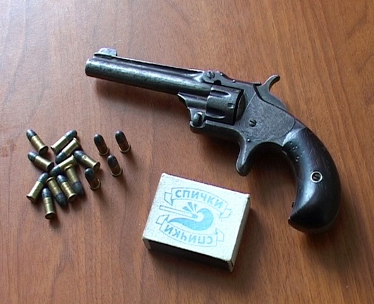 Жительница Тулы сдала в полицию антикварный пистолет | Фотография 1