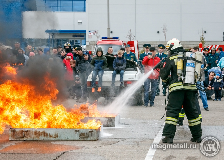 День 370-летия пожарной охраны России пожарно-спасательный гарнизон отметил праздничной программой.(фото 11)