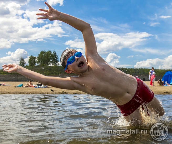 Уже третий день, как в Магнитогорске официально стартовал пляжно-купальный сезон.(фото 16)