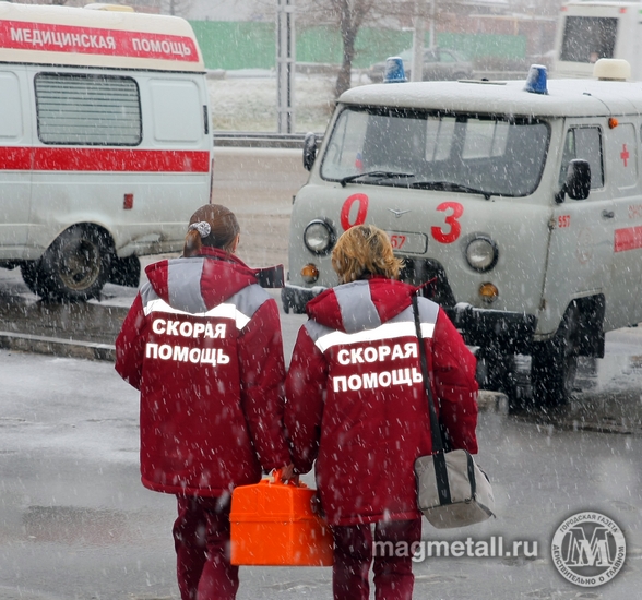 Скорая магнитогорск. Скорая едет на вызов. Номер скорой помощи в Магнитогорске. Светофоры дайте визу едет скорая на вызов.