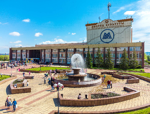 Здесь учат  творчеству  и добру!