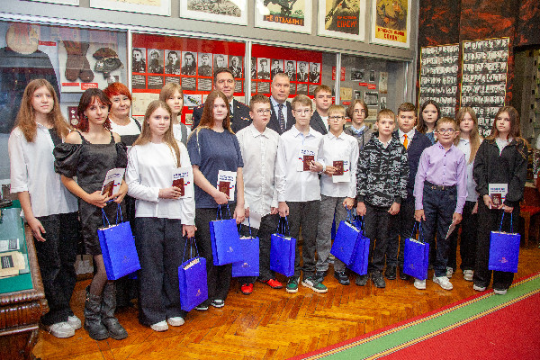 Паспорт, праздник и музей