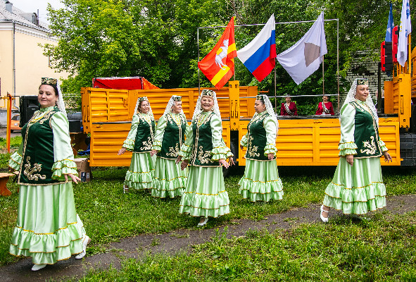 Песни, танцы и рыцарские бои