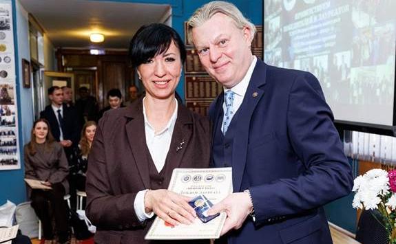 За высокий профессионализм За высокий профессионализм