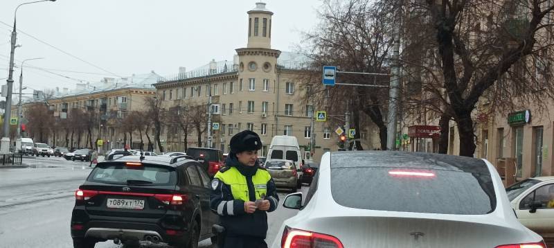 В Магнитогорске сотрудники Госавтоинспекции провели рейд вблизи аварийных пешеходных переходов | Фотография 1