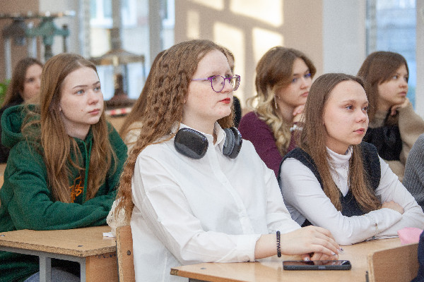 Студентам – опыт, школам – помощь Студентам – опыт, школам – помощь