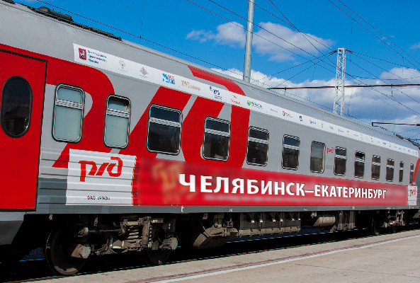 Мчится поезд, поезд мчится... Мчится поезд, поезд мчится...