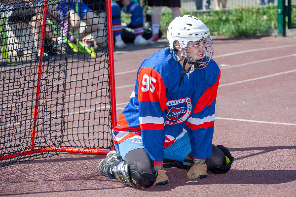 Между футболом и хоккеем