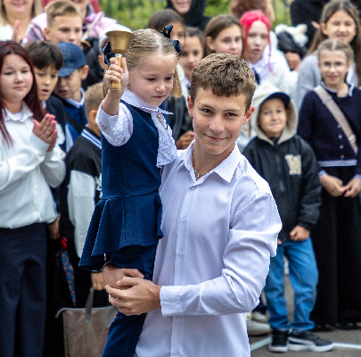И снова звонок зовёт на урок И снова звонок зовёт на урок
