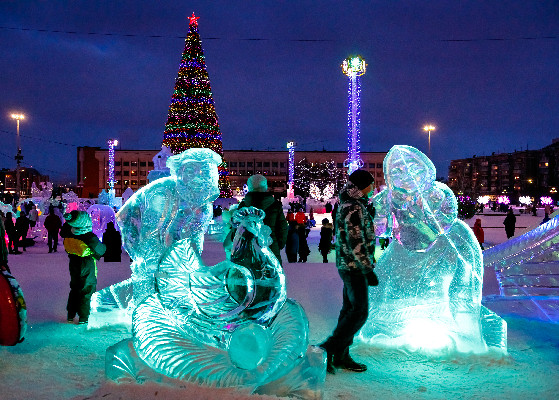 С Новым годом! С Новым годом!