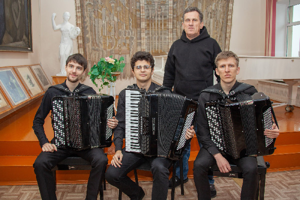 Золотые баяны Магнитки Золотые баяны Магнитки