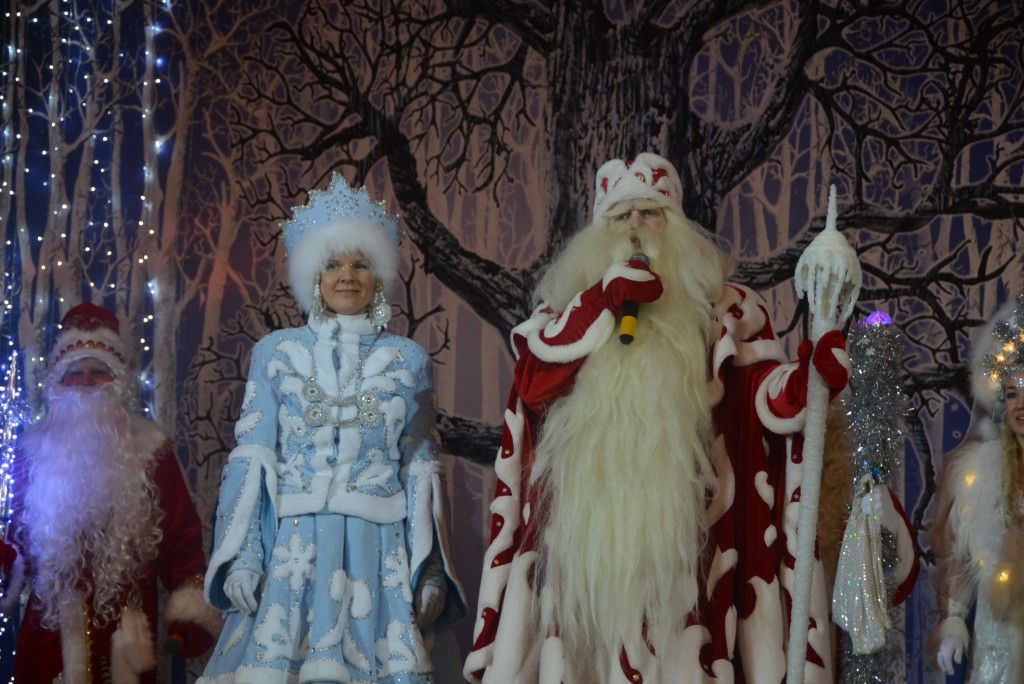 Дед Мороз – вальцовщик, Снегурочка – резчик | Фотография 1