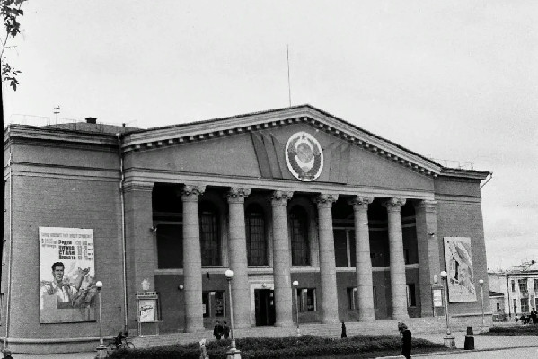 Город строился быстро Город строился быстро