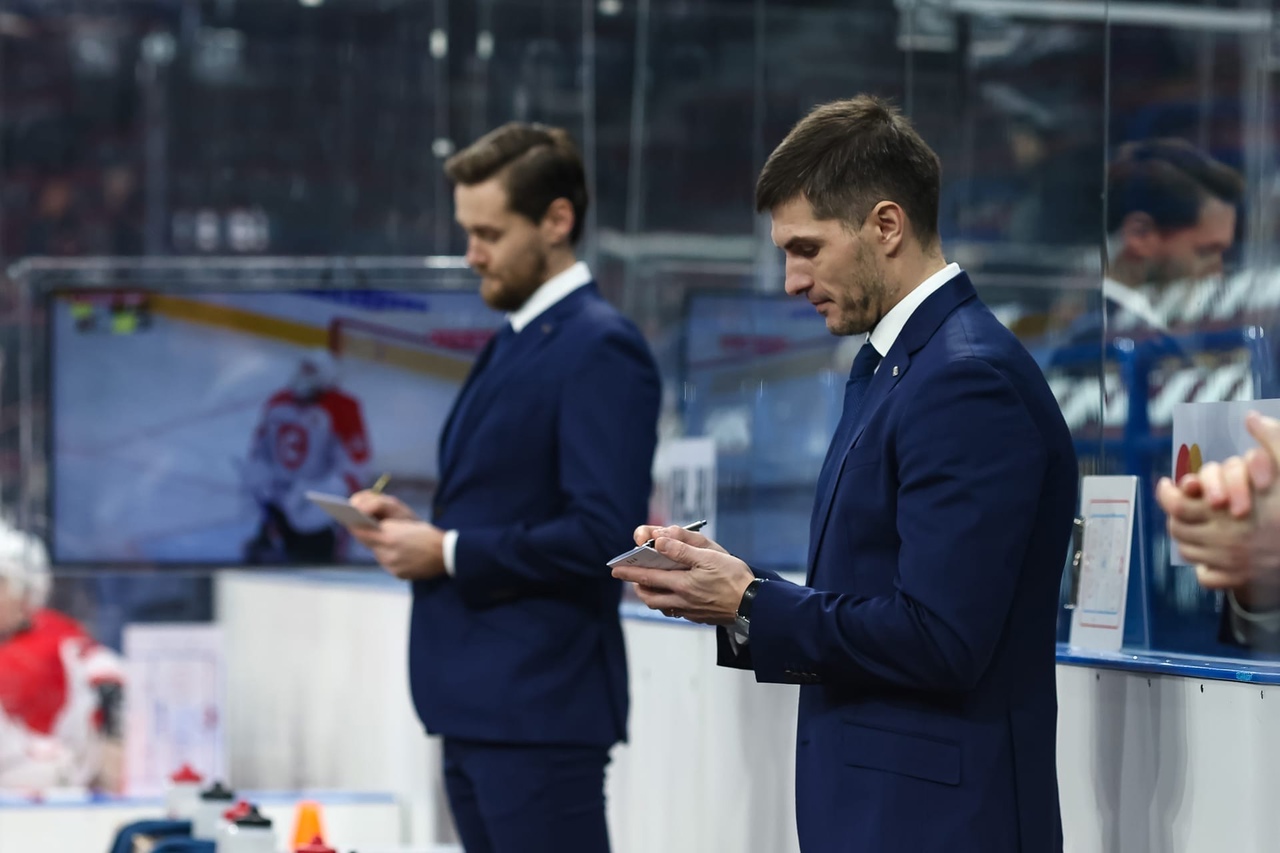 Магнитогорцы занимают ключевые позиции в сборной Восточной конференции МХЛ.<br />
(фото 3)