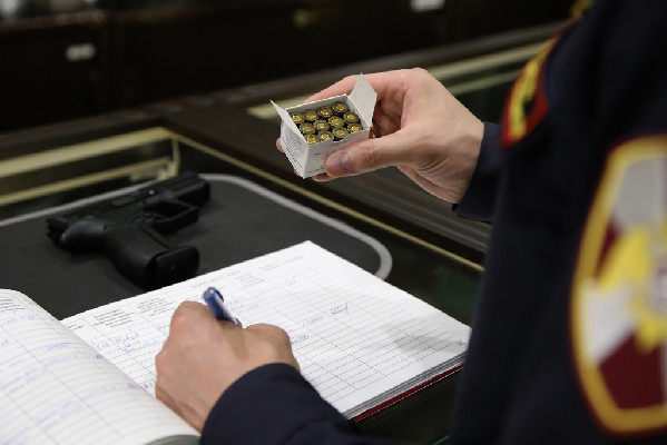 Оружие в сейф, а сейф – подальше Оружие в сейф, а сейф – подальше