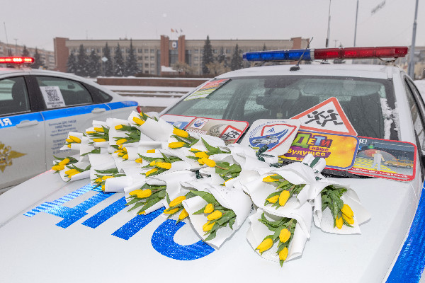 Дарите женщинам цветы