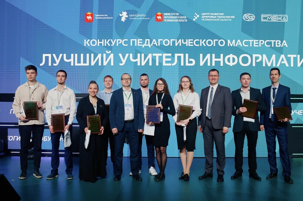 Константин Проценко, крайний справа