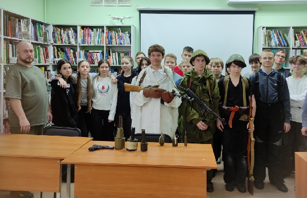 Патриотический час «Поклонимся великим тем годам» 