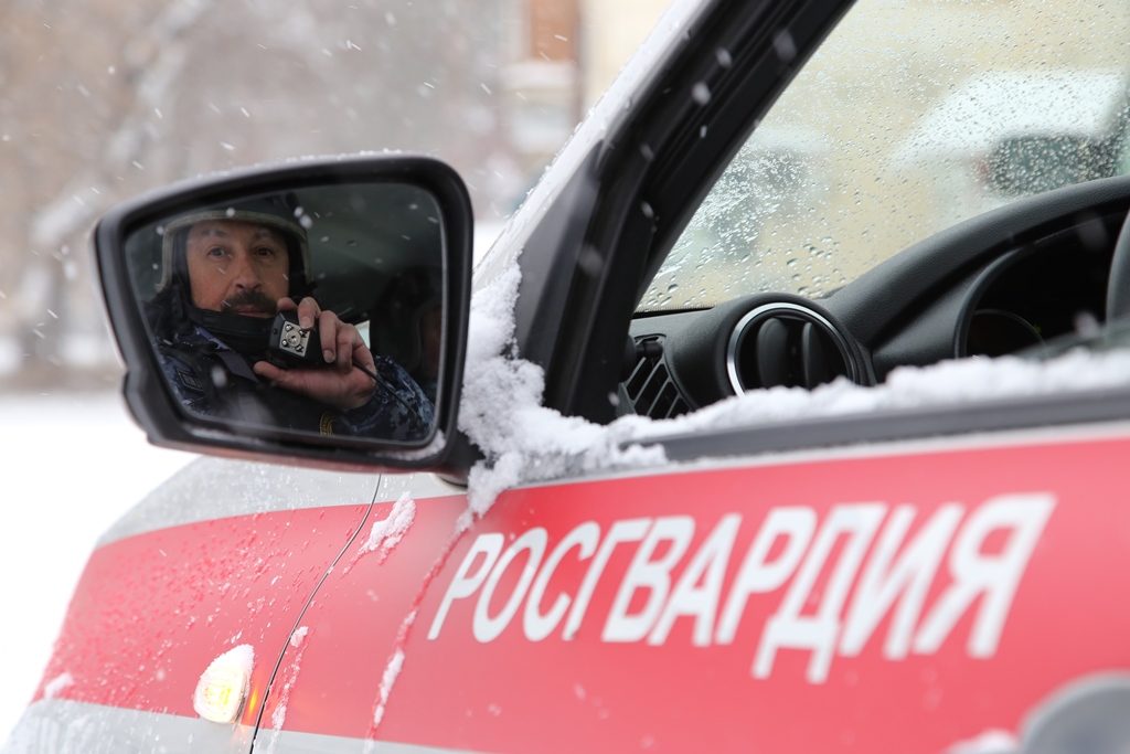 В праздничные дни росгвардейцы несли службу в усиленном режиме | Фотография 1