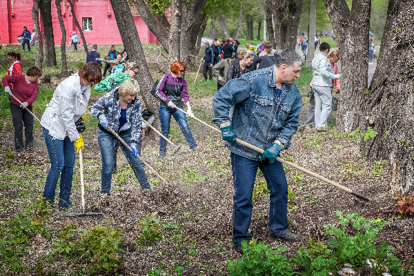 На субботник становись! На субботник становись!
