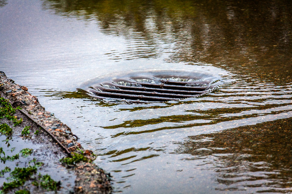 Затоплены подвалы и дороги