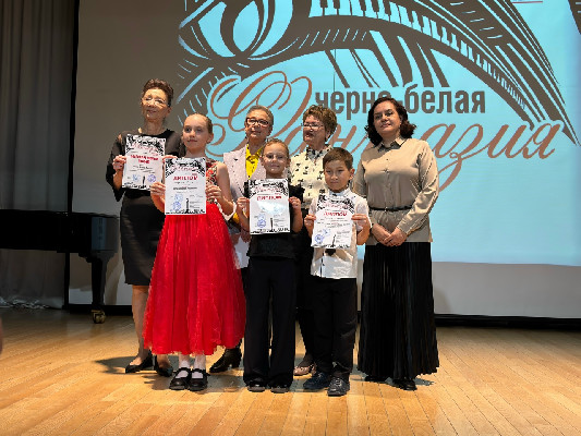 Под аккорды фортепиано