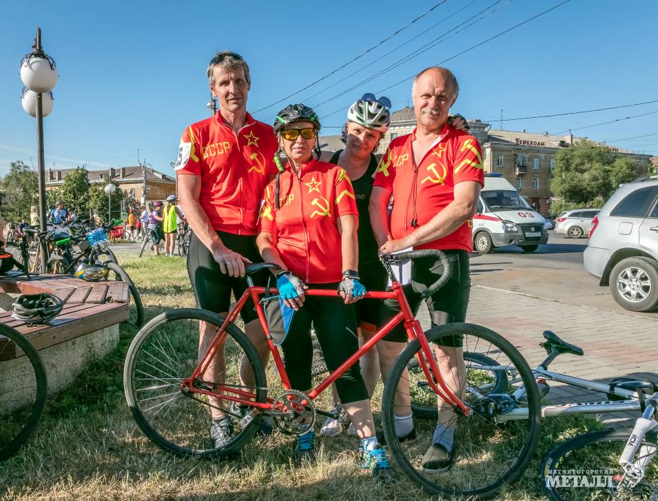 Более 400 велосипедистов участвовали в 12-й велогонке из Магнитогорска до горнолыжного центра на озере Банное.<br />
(фото 2)