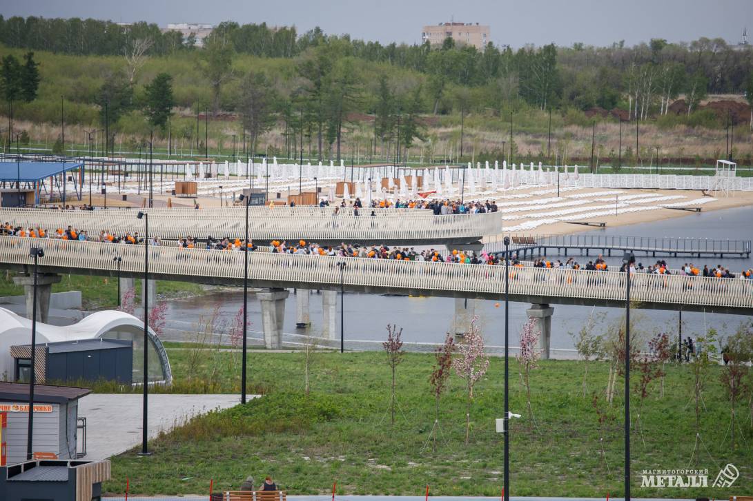 Парящий над водой Победы символ | Фотография 5