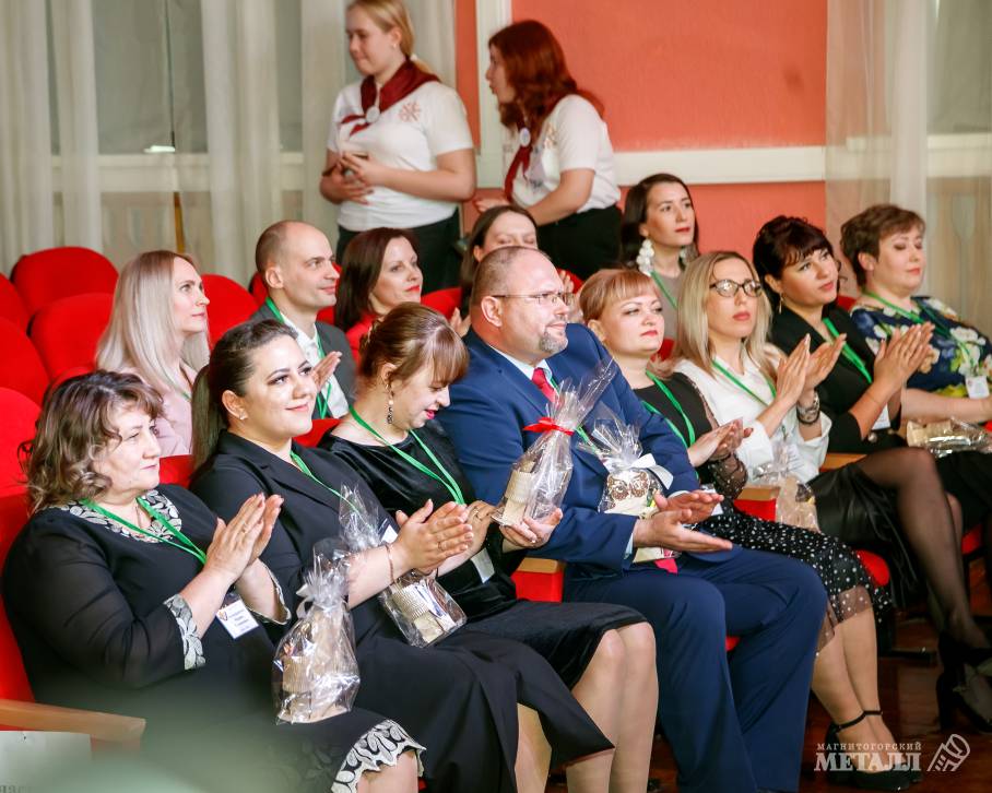 В понедельник, 4 апреля, в Магнитогорске состоялось торжественное открытие регионального этапа конкурса «Учитель года России – 2022».(фото 7)