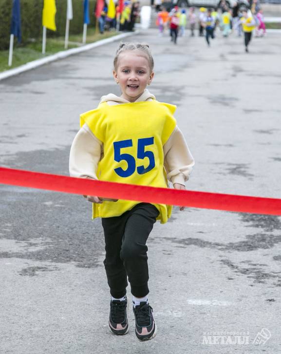 Второй год подряд сразу 400 ребятишек стали участниками детского этапа эстафеты на Кубок «Магнитогорского металла». И все – получили медали.(фото 39)