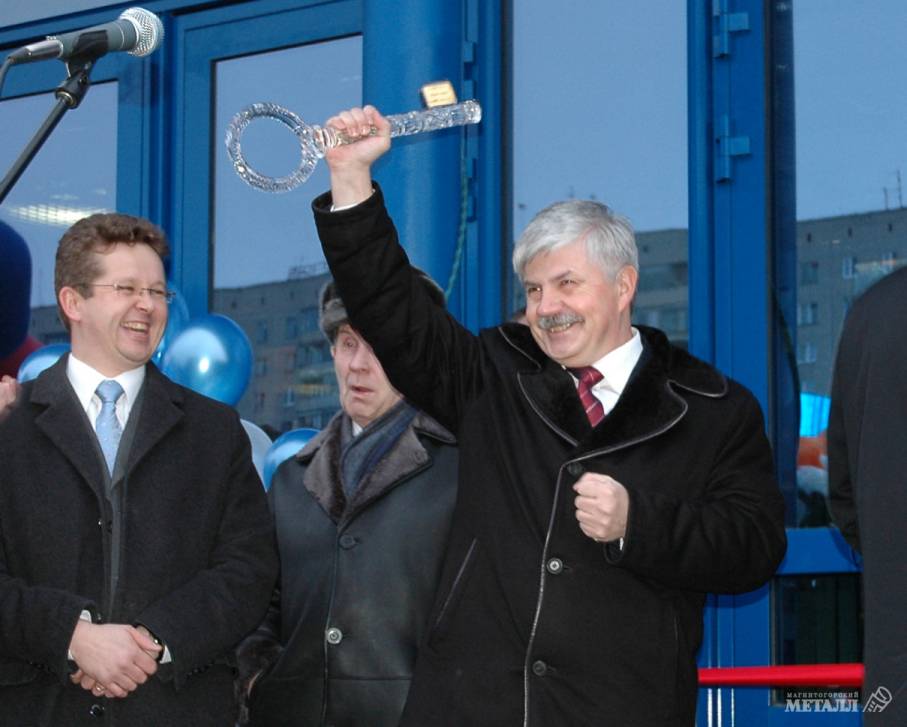 В 2007 году официальное открытие магнитогорского Ледового дворца состоялось в присутствии двух хоккейных президентов.(фото 11)
