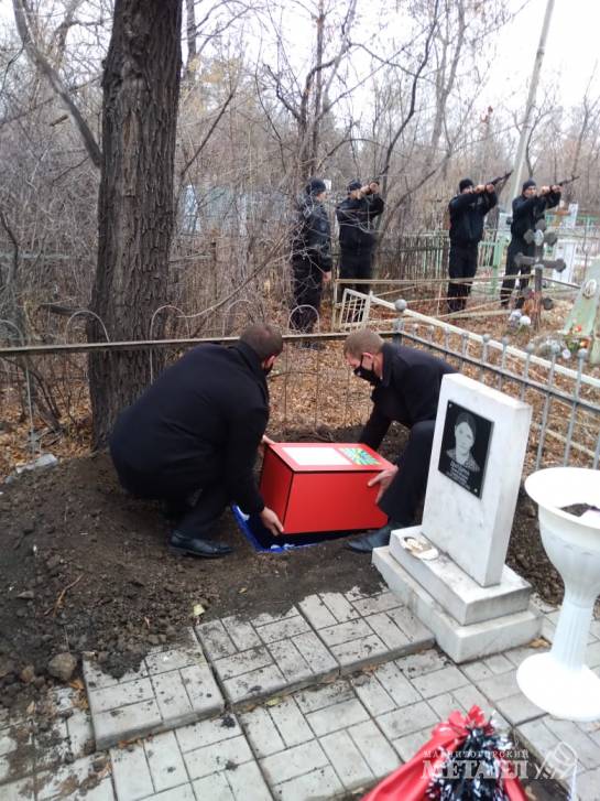 В Магнитогорске захоронили останки молодого лётчика Михаила Дылдина, погибшего 23 февраля 1943 года.<br />
(фото 24)