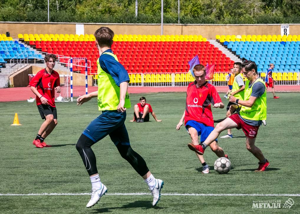 Шестнадцатый раз ребята из дворовых команд приняли участие в футбольном турнире памяти Александра Гурова.<br />
(фото 1)