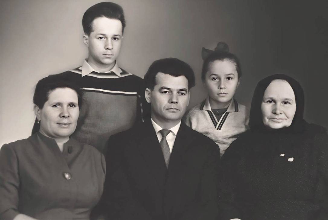 Золотой мальчик | Фотография 1
