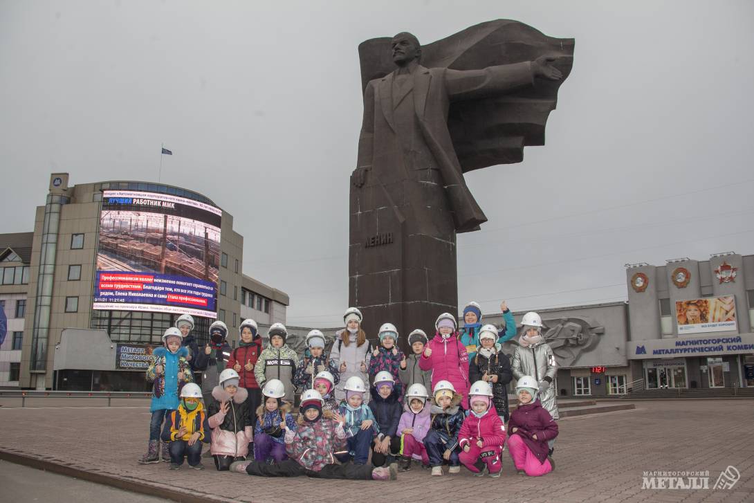 Юные участники форума «Златоглавая Россия – многоликая страна» побывали на ПАО «ММК».<br />
(фото 4)