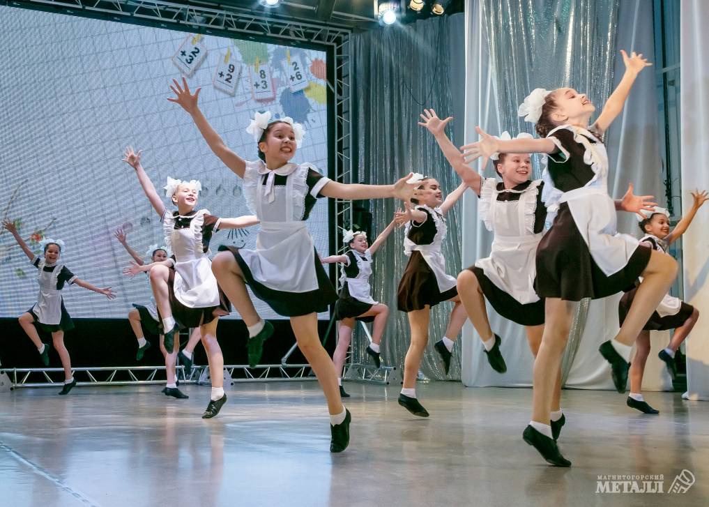 В понедельник, 4 апреля, в Магнитогорске состоялось торжественное открытие регионального этапа конкурса «Учитель года России – 2022».(фото 1)