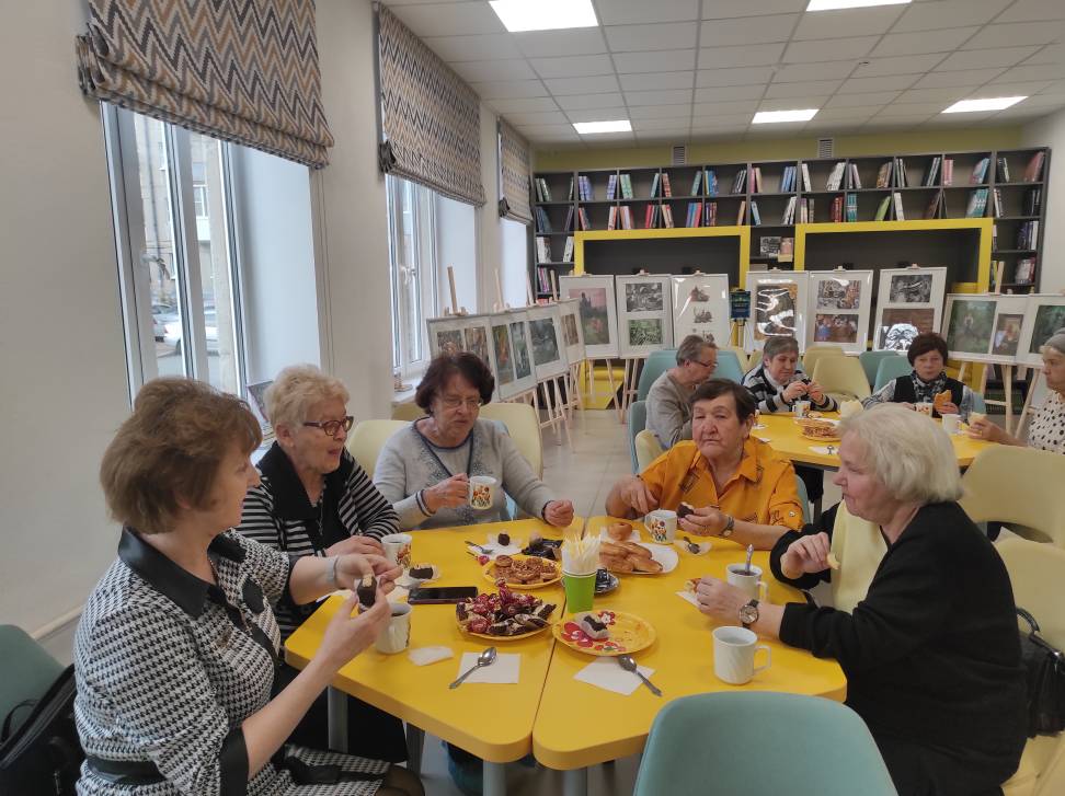 От медиапрогулок до смехойоги | Фотография 5