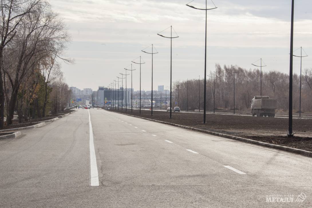 Глава города дал добро на запуск в работу обновлённого перекрёстка улиц Оренбургской, Зелёной и Лесопарковой.<br />
(фото 4)