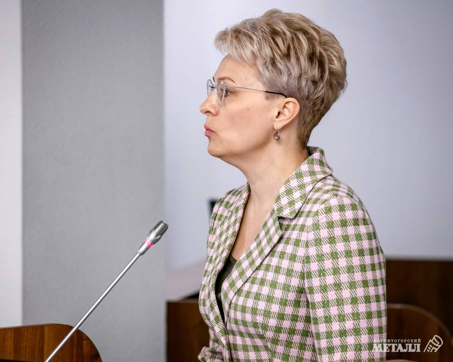 На апрельском заседании депутатского корпуса Магнитогорска рассмотрено полтора десятка вопросов.<br />
(фото 11)