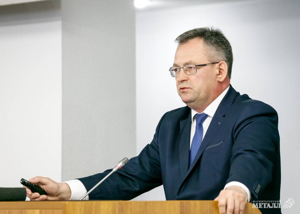На апрельском заседании депутатского корпуса Магнитогорска рассмотрено полтора десятка вопросов.<br />
(фото 12)